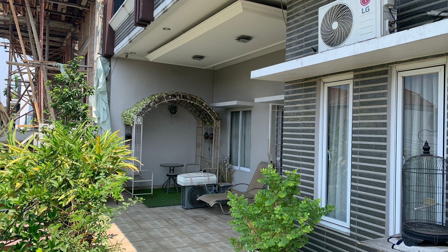 Rumah Bagus 3 lantai ,Harga Nego ada Balcon di Kelapa Gading