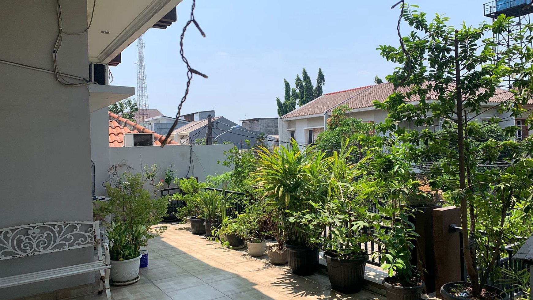 Rumah Bagus 3 lantai ,Harga Nego ada Balcon di Kelapa Gading