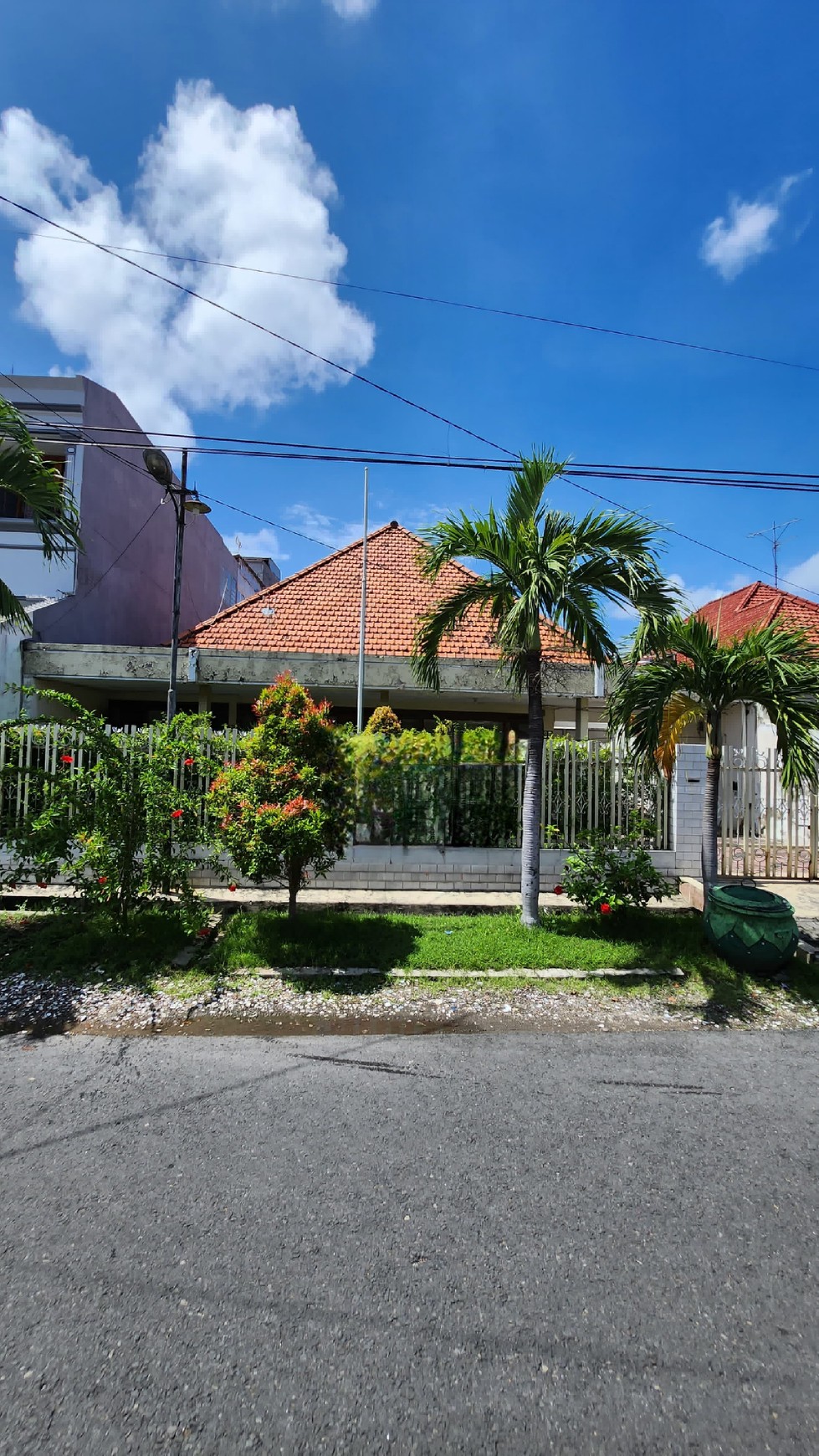 Dijual Rumah Surabaya Pusat - Jl. Blambangan - Keputran - Kec.Tegalsari Dekat Sekolah Santa Maria, Universitas Widya Mandala Dinoyo Cocok buat segala Usaha cafe, Resto, kantor