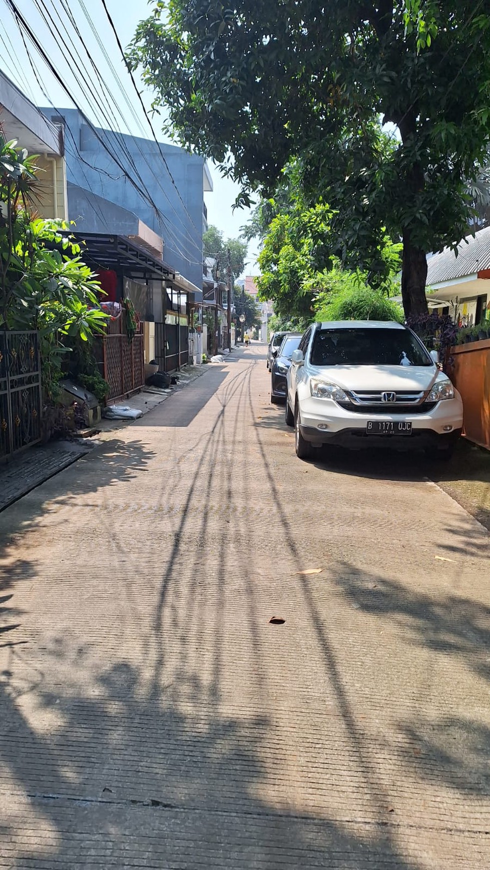 Rumah 3 lantai ,baru Renov ,tenang di BCS kelapa Gading