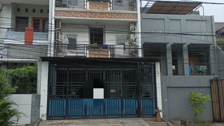Rumah Kost 4 lantai ,Lokasi strategis dekat banyak University di Tanjung Duren Jakarta Barat
