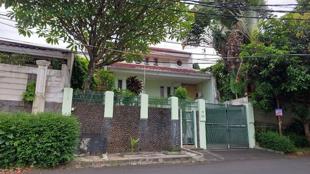 Rumah 3 Lantai Asri Lokasi Strategis di Lebak Bulus Jakarta Selatan