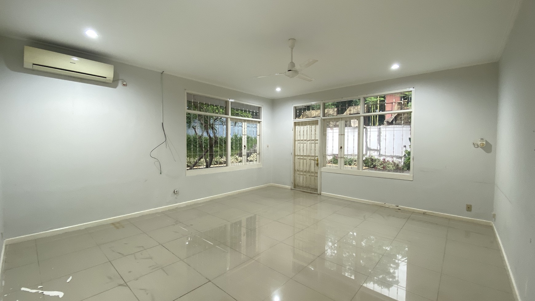 Beautiful house with big backyard at kebayoran baru, jakarta selatan