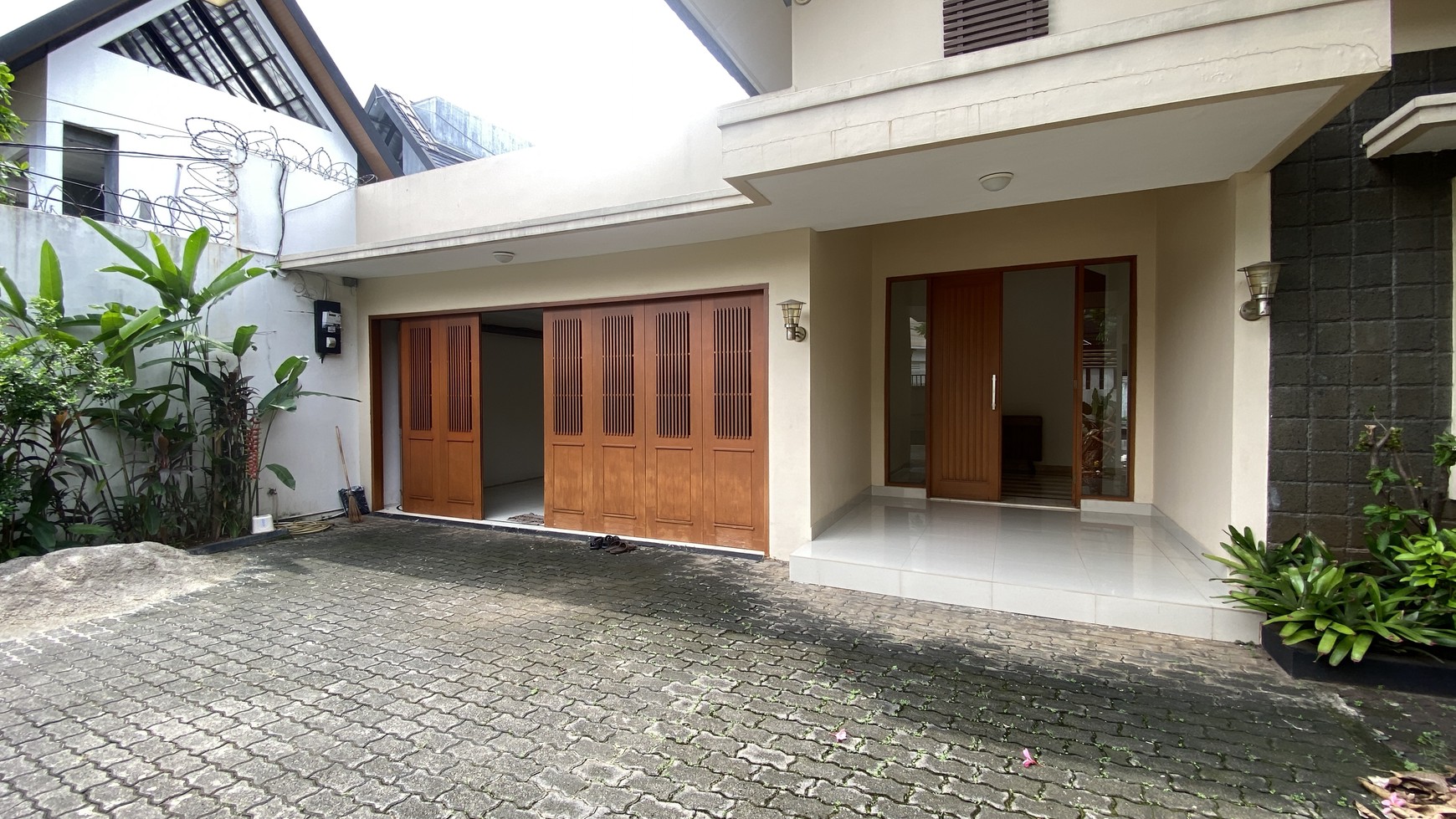 Big and beautiful house with big backyard at cipete, jakarta selatan