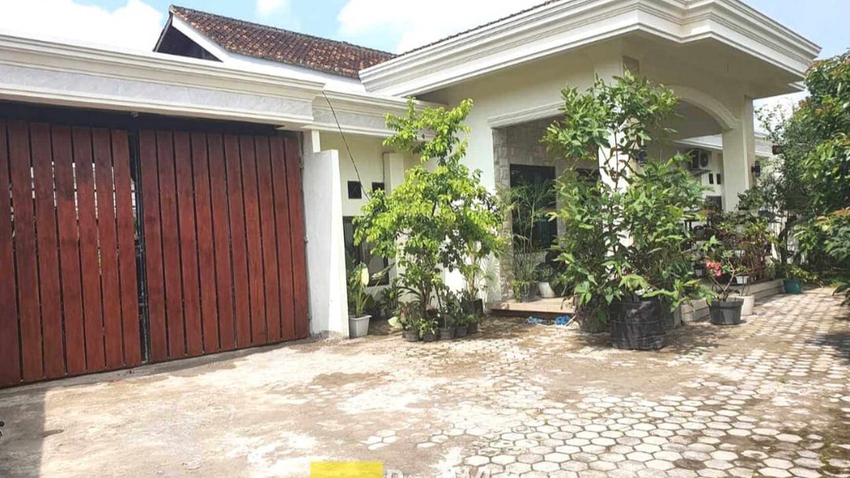 dijual Rumah ukuran tanah Luas di kota sepang cocok buat kosan