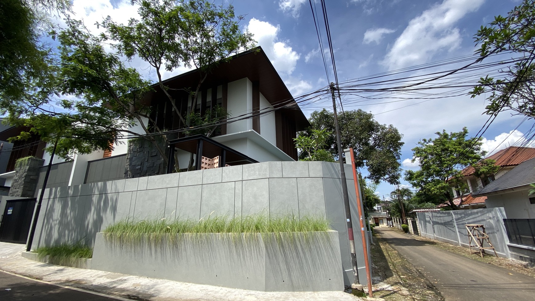 Rumah baru modern tropis di cipete, jakarta selatan