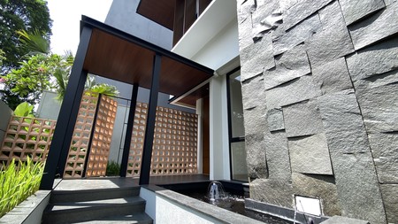 Rumah modern tropis brand new di cipete, jakarta selatan