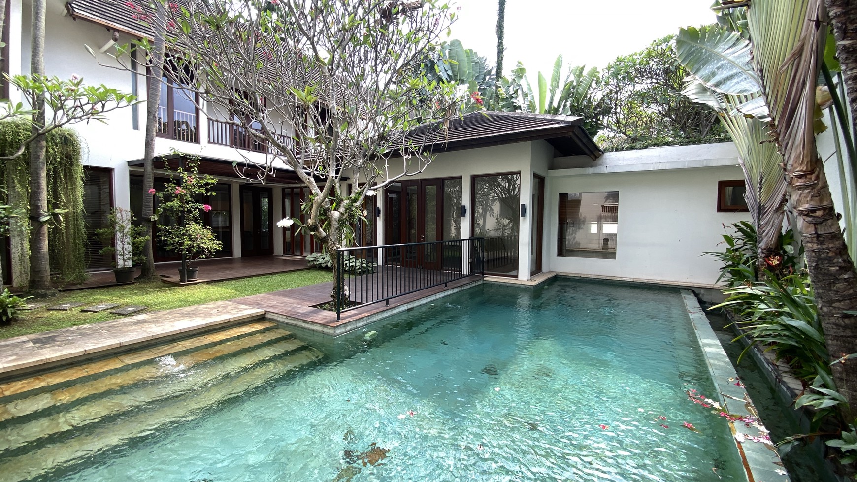 Beautiful house bali style at cipete, jakarta selatan