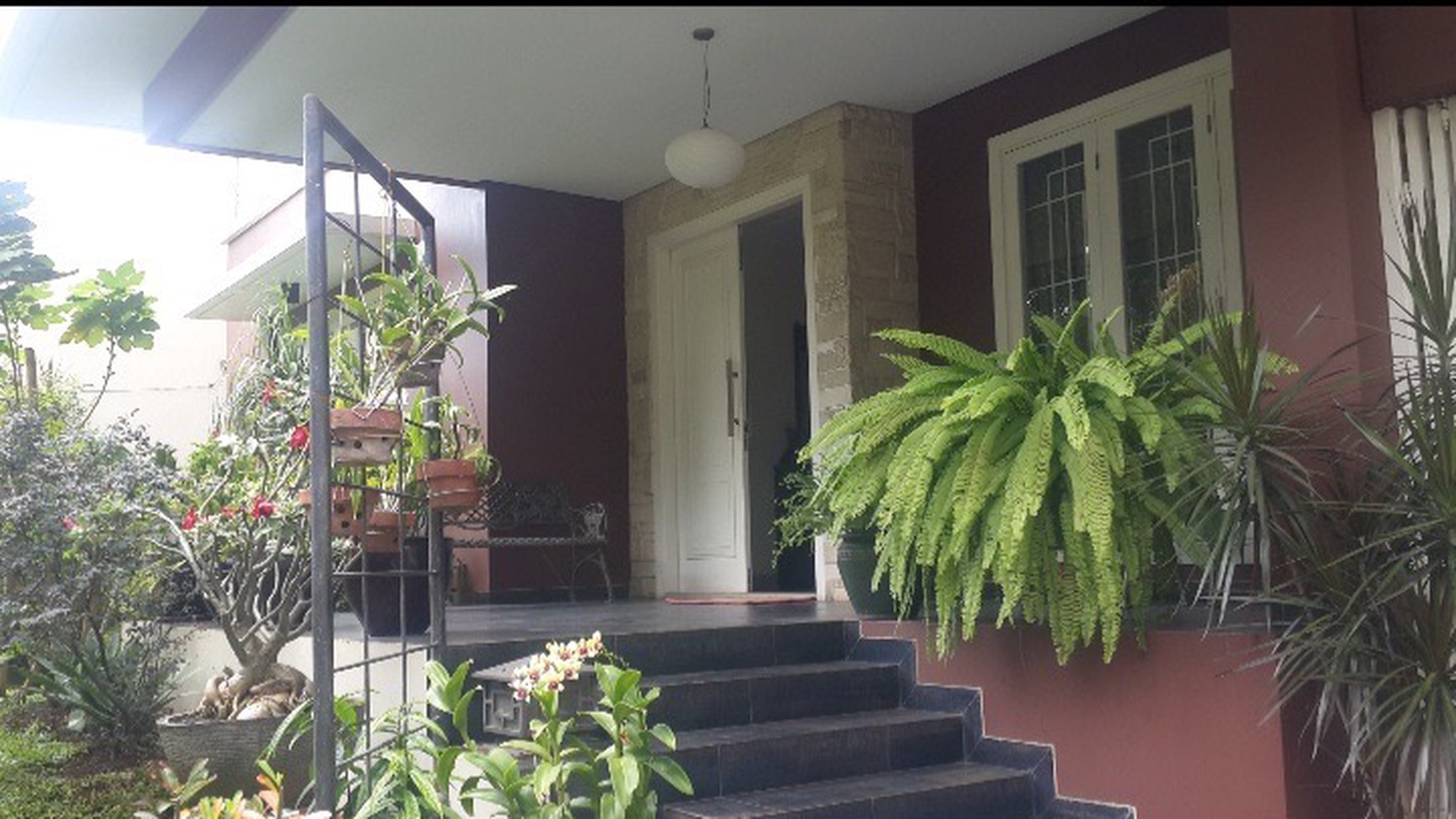 Rumah Mewah Semi Furnished di Menteng Bintaro 