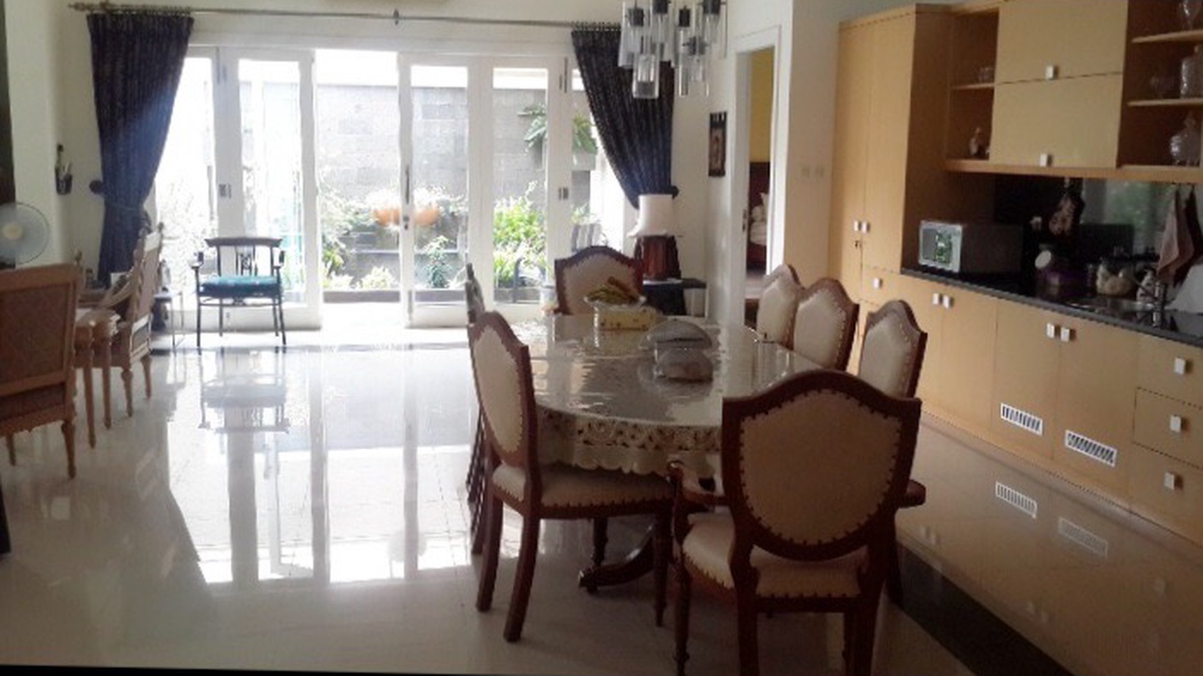 Rumah Mewah Semi Furnished di Menteng Bintaro 