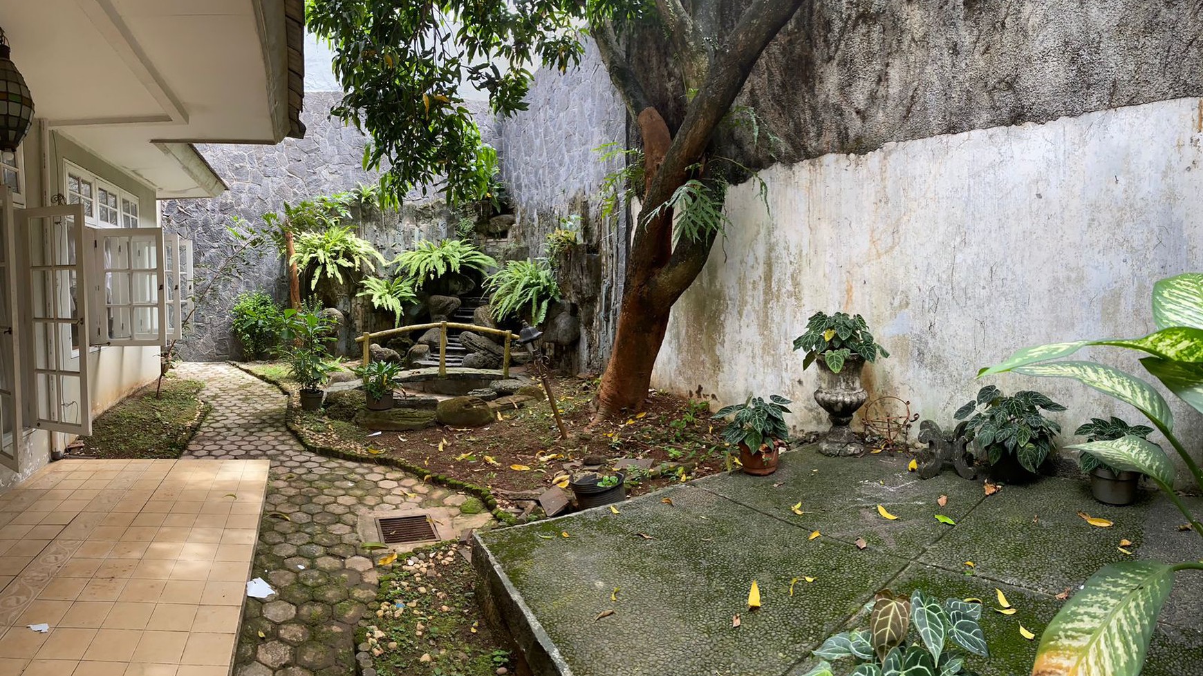 Rumah Mewah Bagus Siap Huni dengan Kondisi Terawat @Legenda Wisata Cibubur