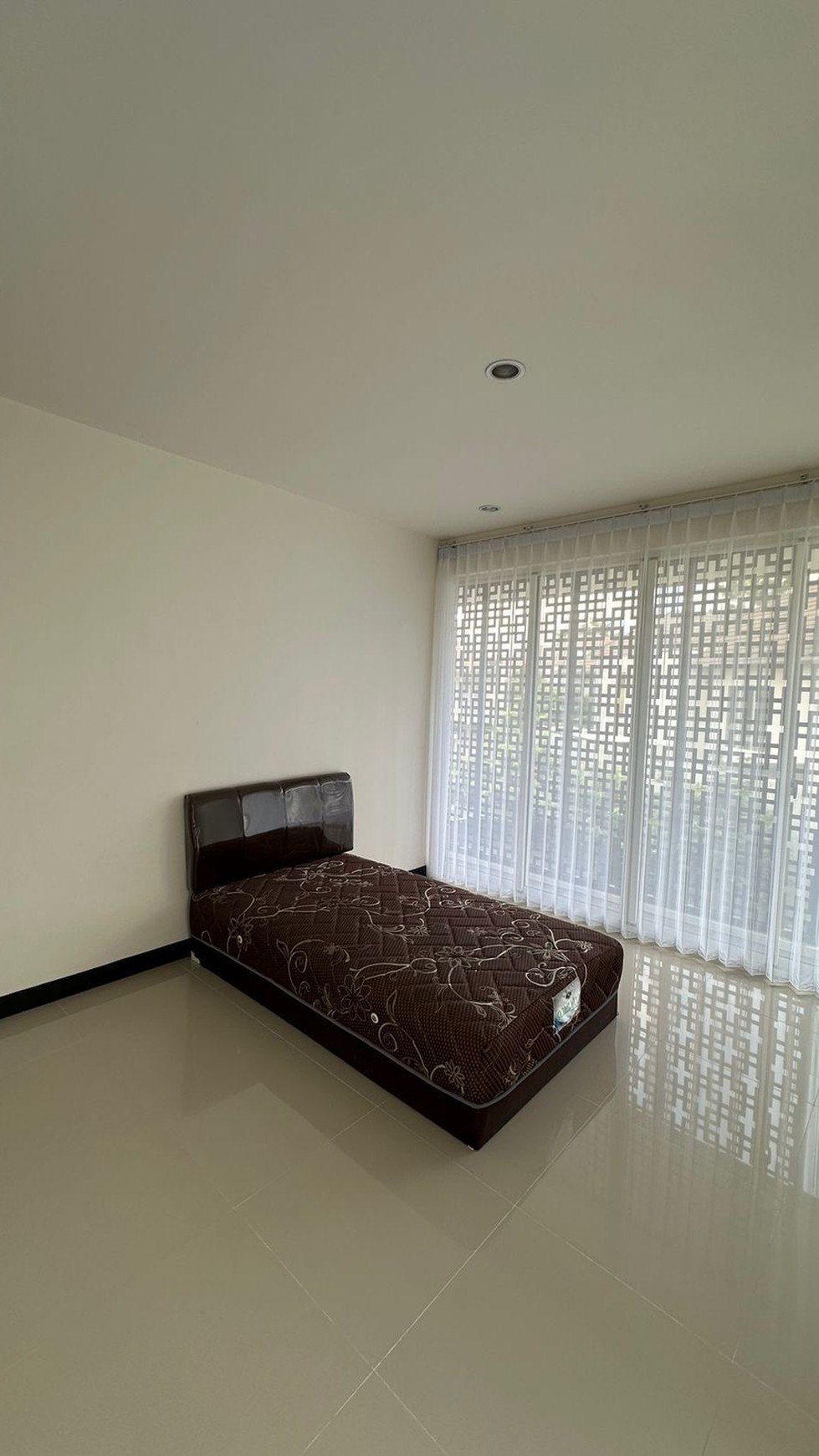 dijual rumah royal residence cluster crown hill mewah cantik minimalis 