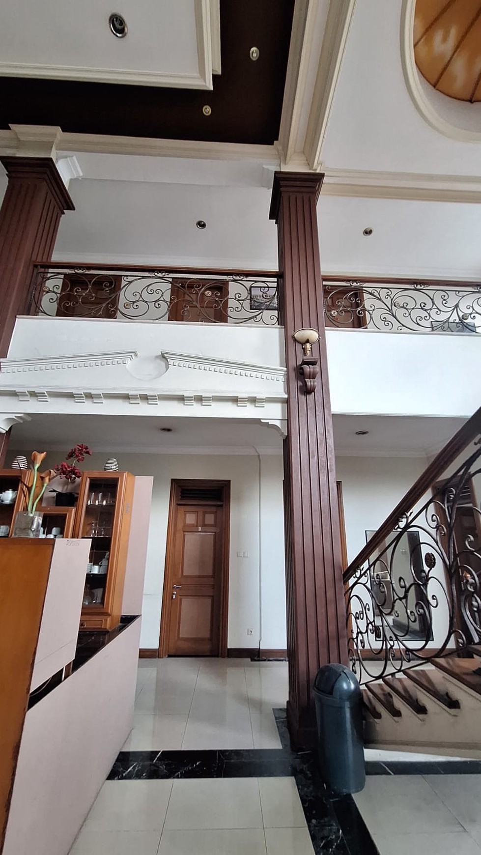 Rumah Mewah bisa Guest House  ada Kolam Renang di Pasar Minggu 