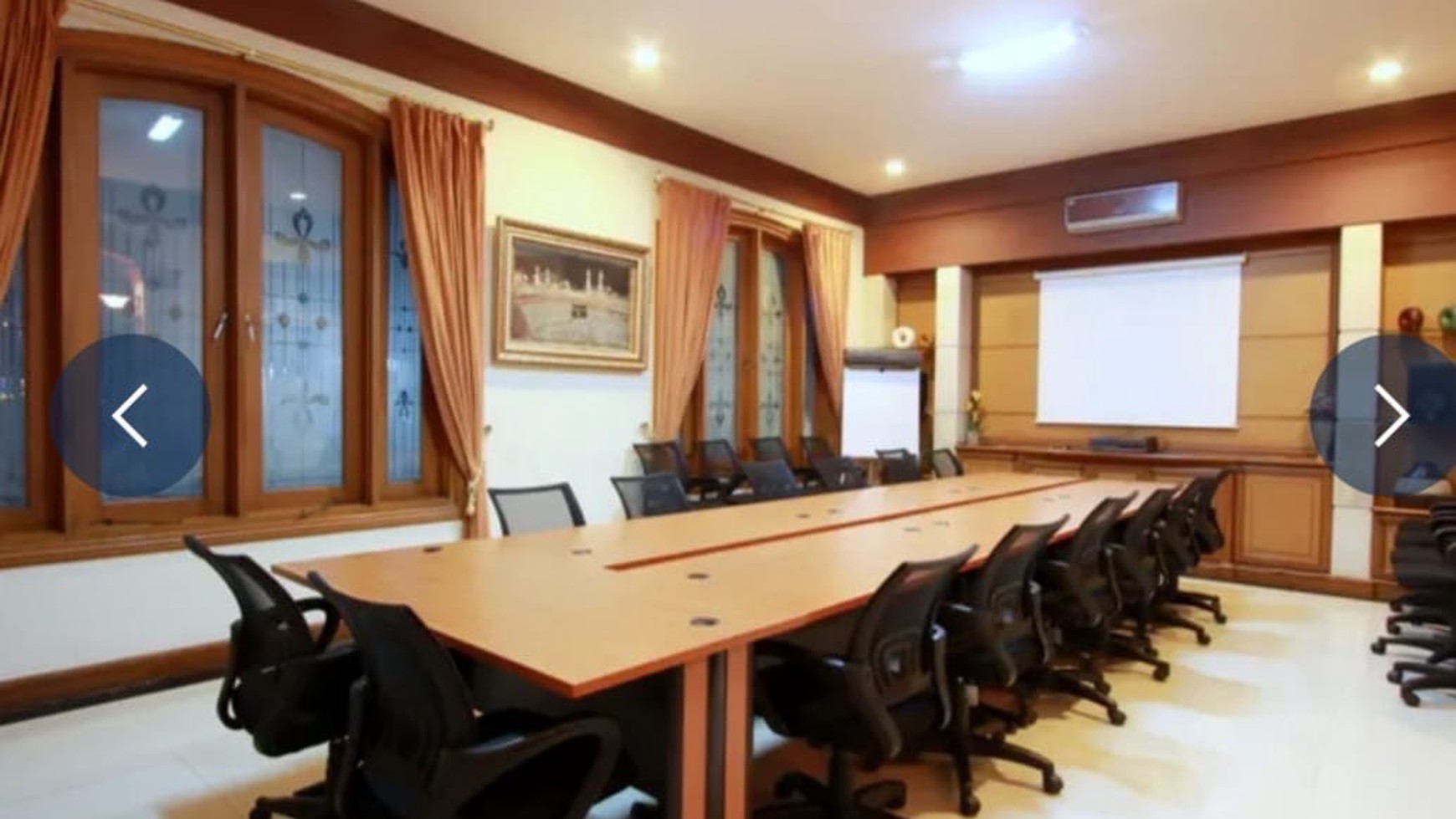 Rumah Mewah bisa Guest House  ada Kolam Renang di Pasar Minggu 
