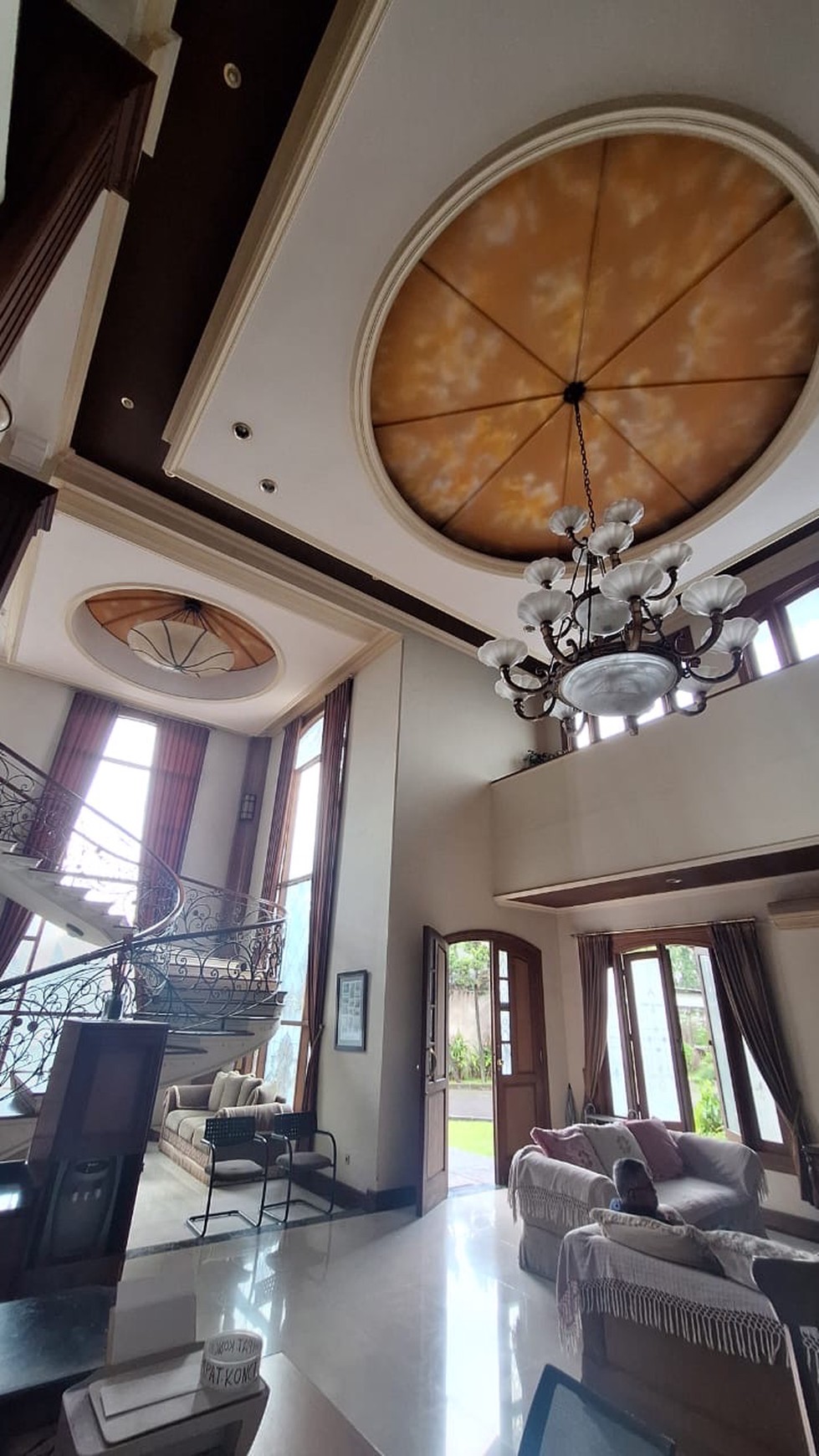 Rumah Mewah bisa Guest House  ada Kolam Renang di Pasar Minggu 