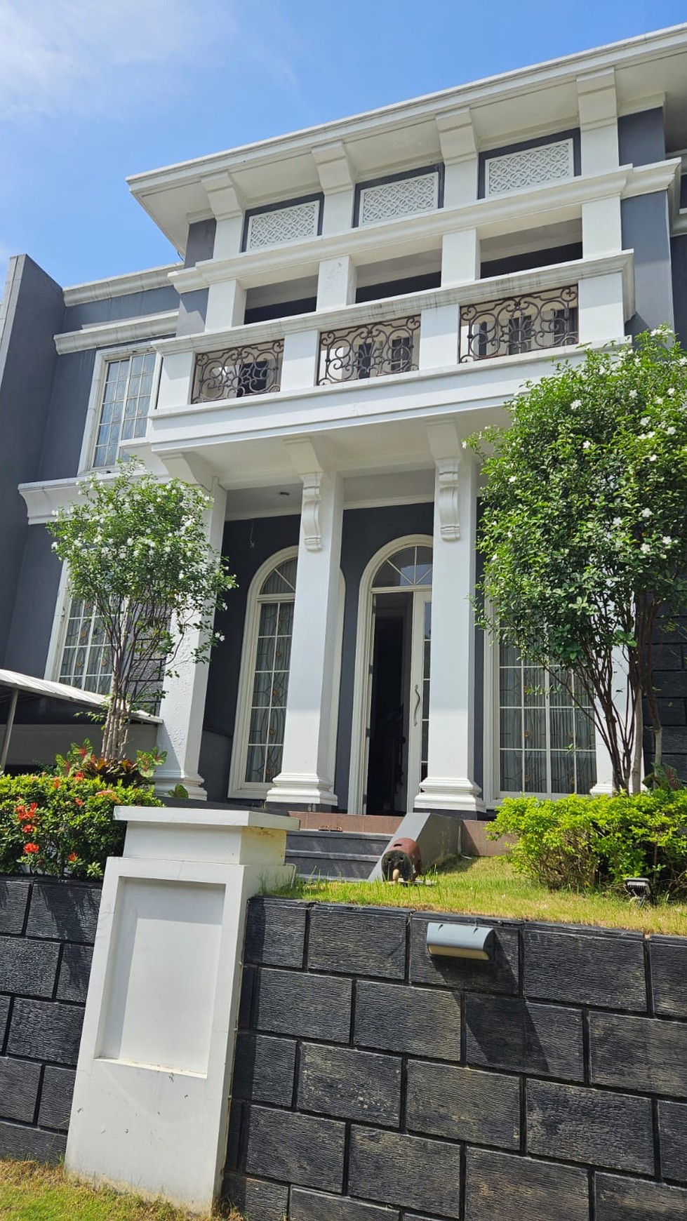 dijual rumah citraland utama full furnished 