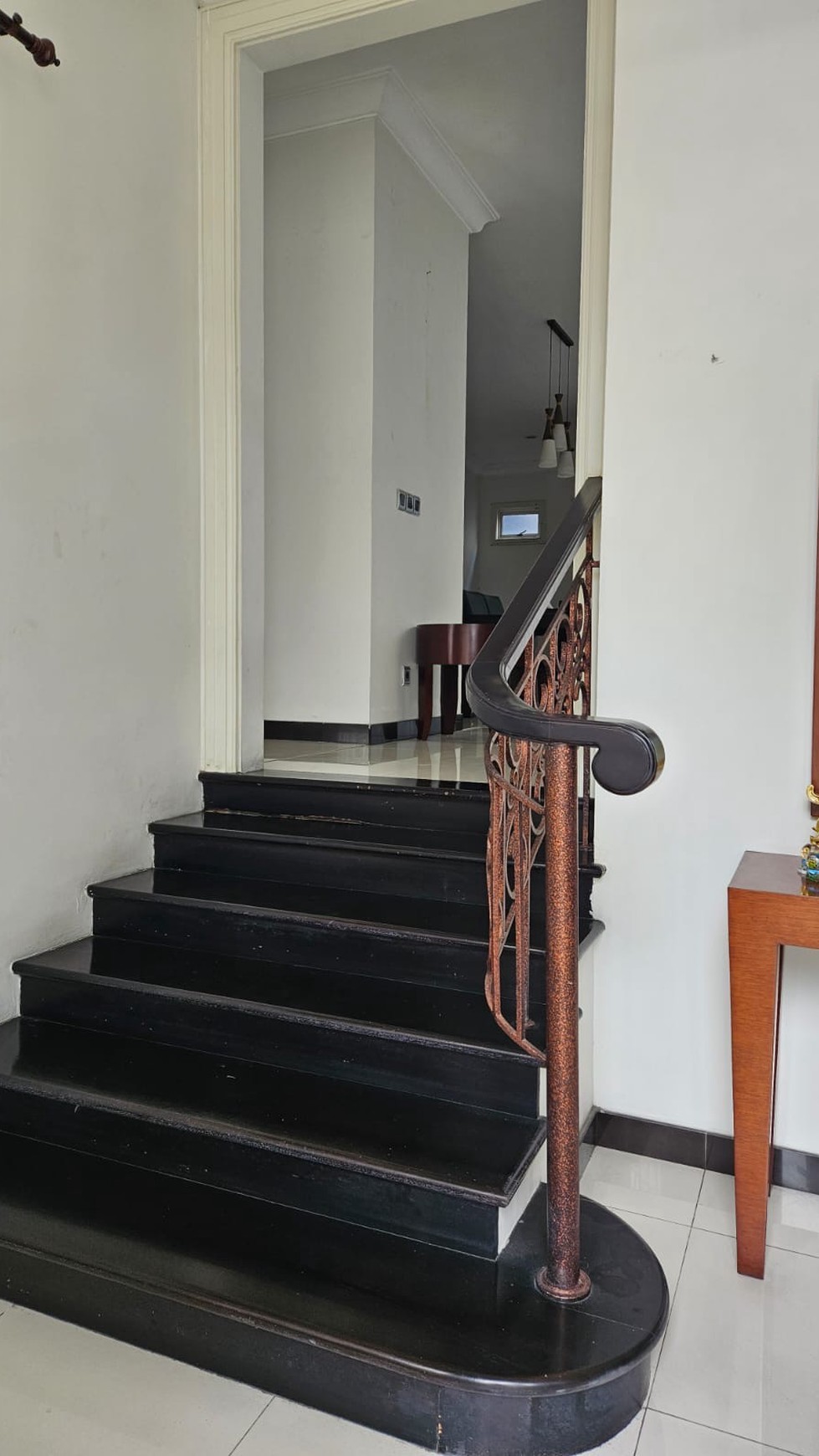 dijual rumah citraland utama full furnished 