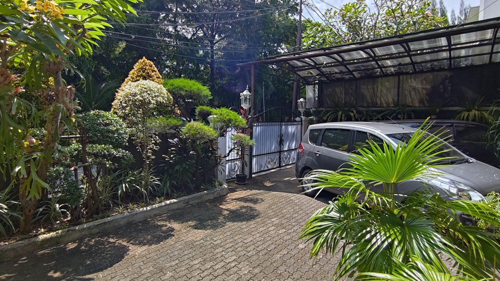 Rumah Hoek, Lantai marmer di Gading Putih Raya, Kelapa Gading Luas 24,5x30m2