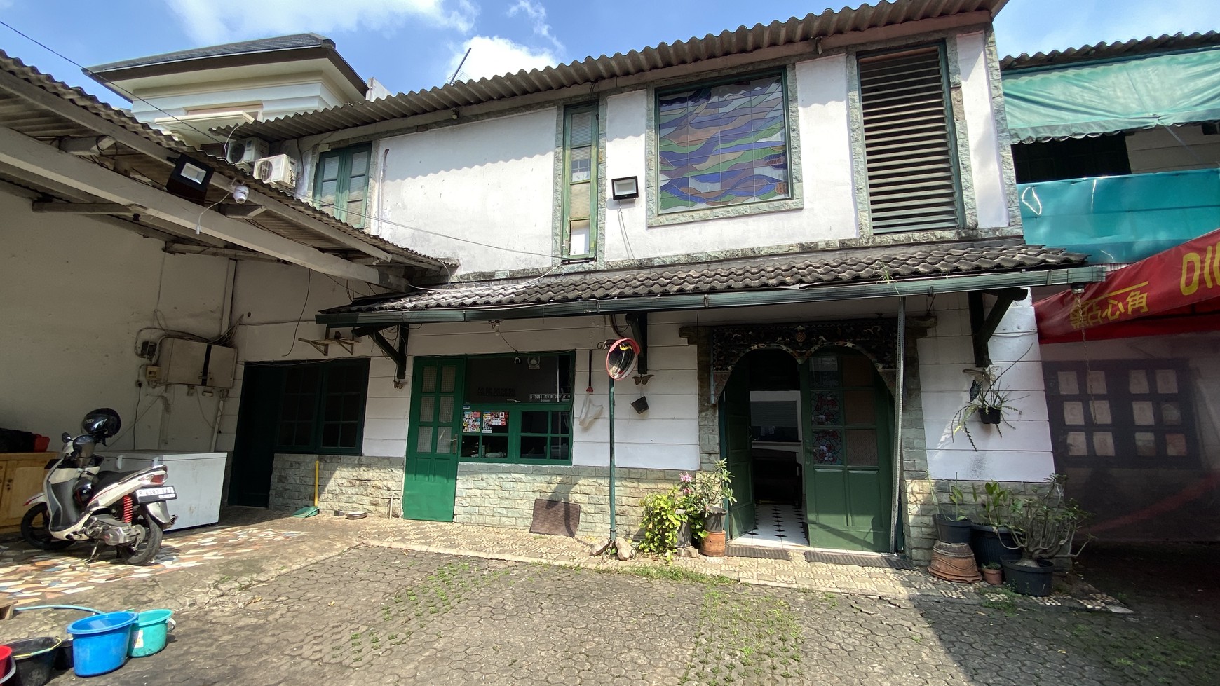 Rumah hitung tanah sangat cocok untuk usaha restaurant atau kantor di kebayoran baru, jakarta selatan