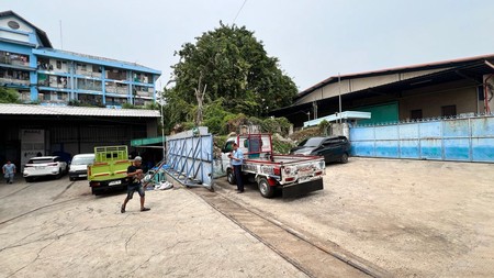 Gudang di Kapuk Indah, Jakarta Utara, luas 2400 m2, siap pakai kondisi gudang masih bagus 