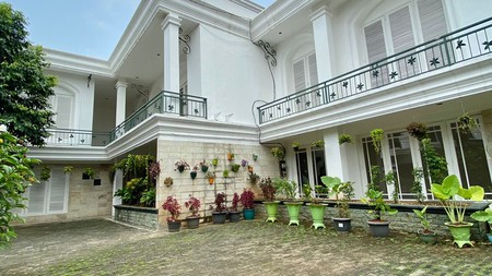 Rumah Megah Bergaya Classic Area Ampera Kemang