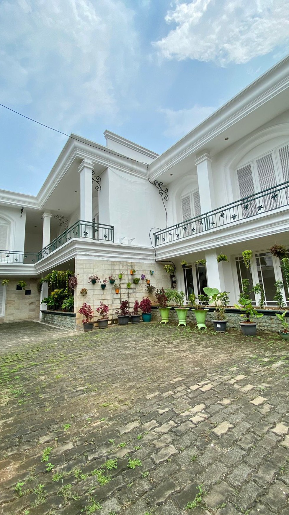 Rumah Megah Bergaya Classic Area Ampera Kemang