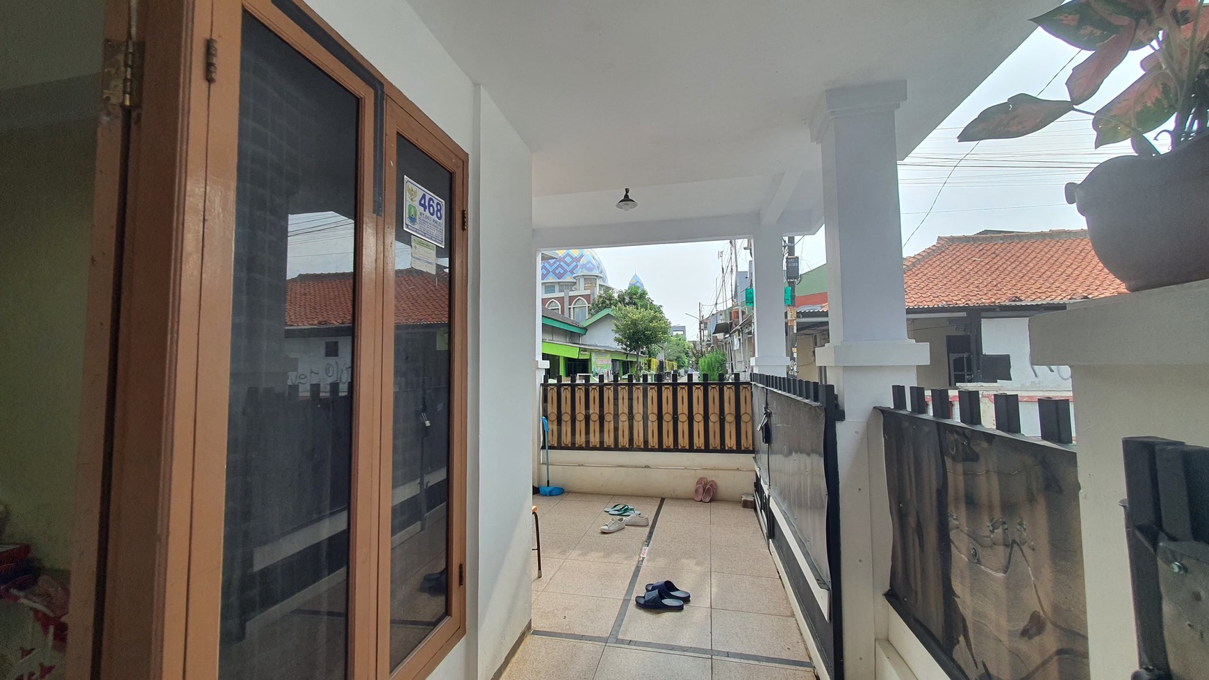 Rumah Hoek 2 Lantai 6 KT di Perumnas 1 Bekasi Barat