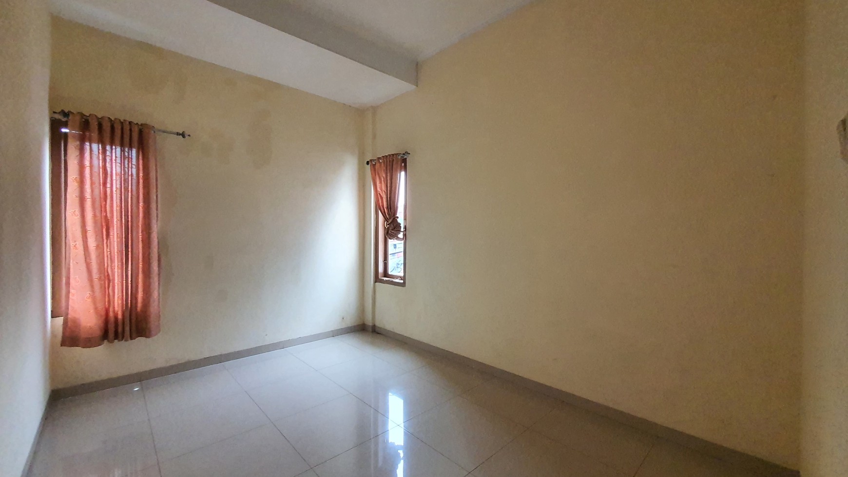 Rumah Hoek 2 Lantai 6 KT di Perumnas 1 Bekasi Barat