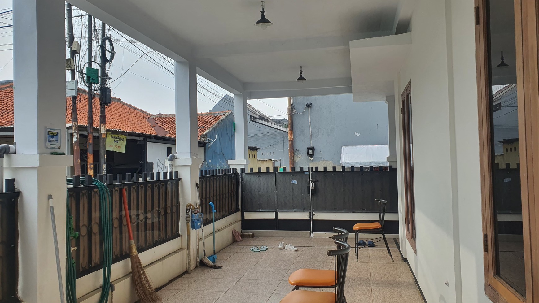 Rumah Hoek 2 Lantai 6 KT di Perumnas 1 Bekasi Barat