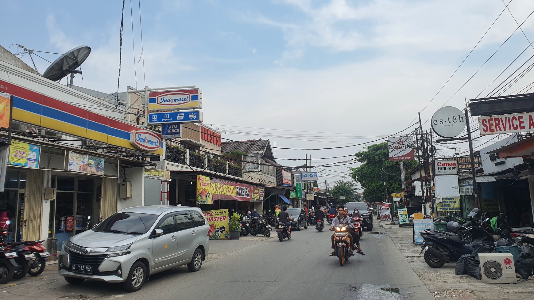 Rumah Hoek 2 Lantai 6 KT di Perumnas 1 Bekasi Barat