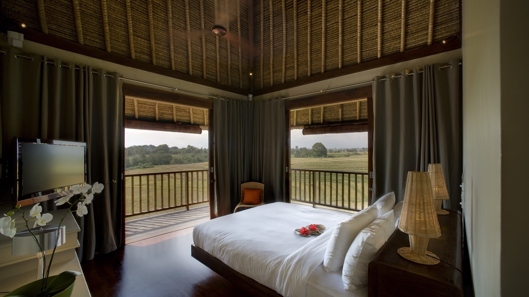 Luxury Oceanfront 5 Bedroom Freehold Villa in Canggu Bali