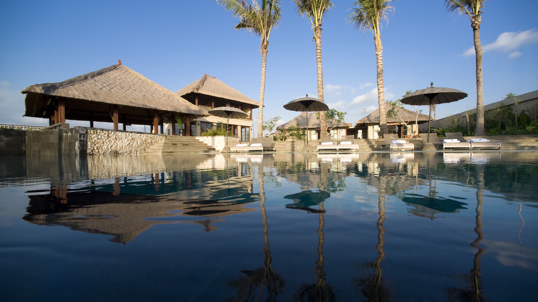 Luxury Oceanfront 5 Bedroom Freehold Villa in Canggu Bali