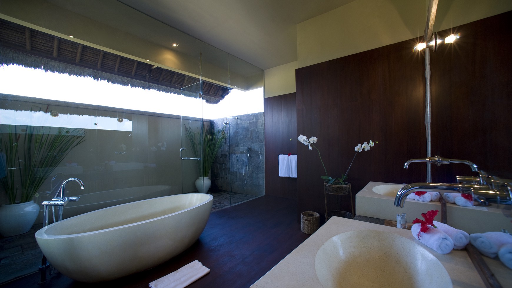 Luxury Oceanfront 5 Bedroom Freehold Villa in Canggu