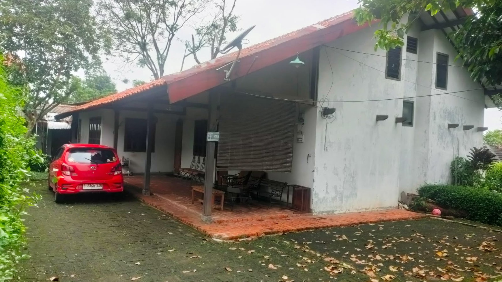 Rumah Lama Hitung Tanah di Jl Lembah  Cirendeu Tangsel