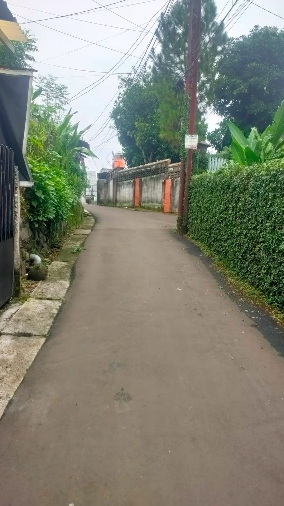 Rumah Lama Hitung Tanah di Jl Lembah  Cirendeu Tangsel