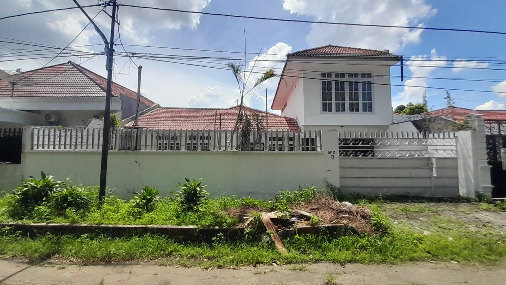 Rumah Luas Darmo Harapan Utara One Gate System