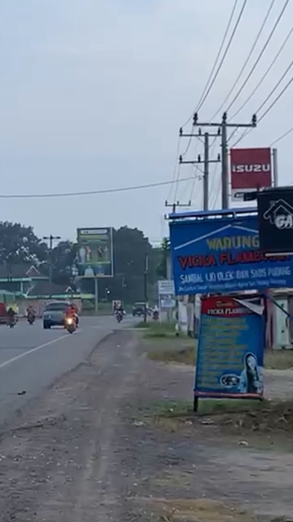 Kios 4 pintu dengan tanah luas dijalan Lintas Timur Desa Banjar Agung Unit Dua