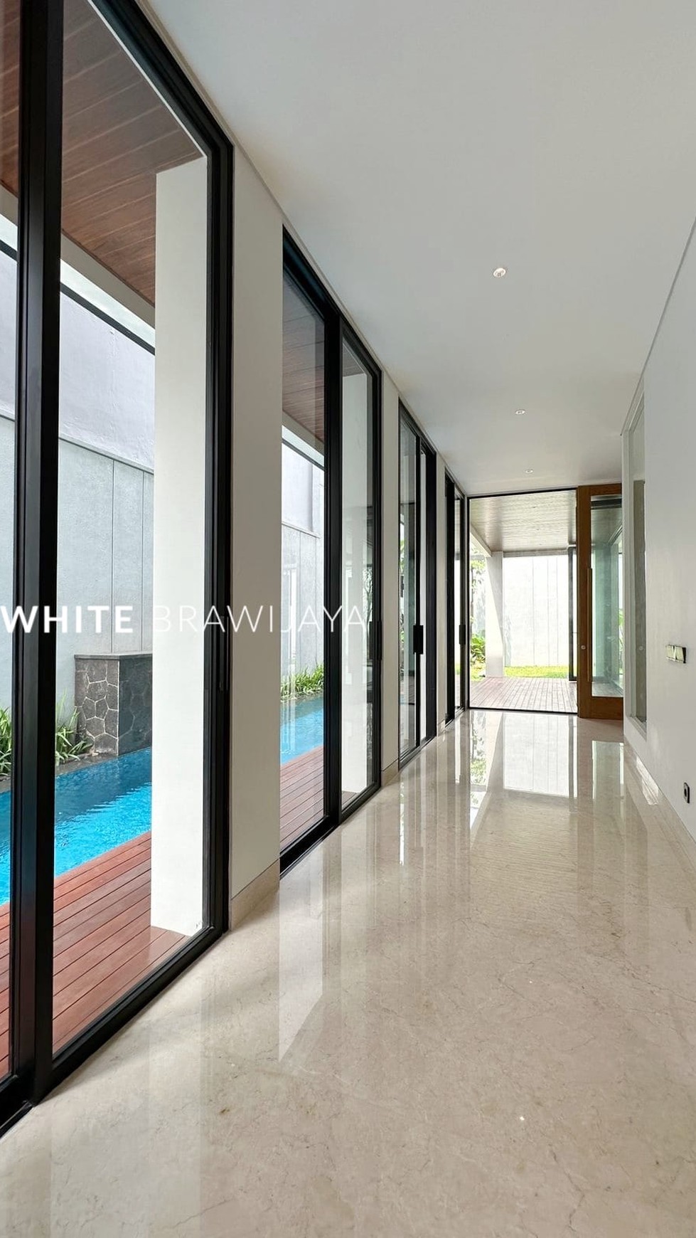 Brand new, luxurious, and comfortable house strategic location in Kemang area 