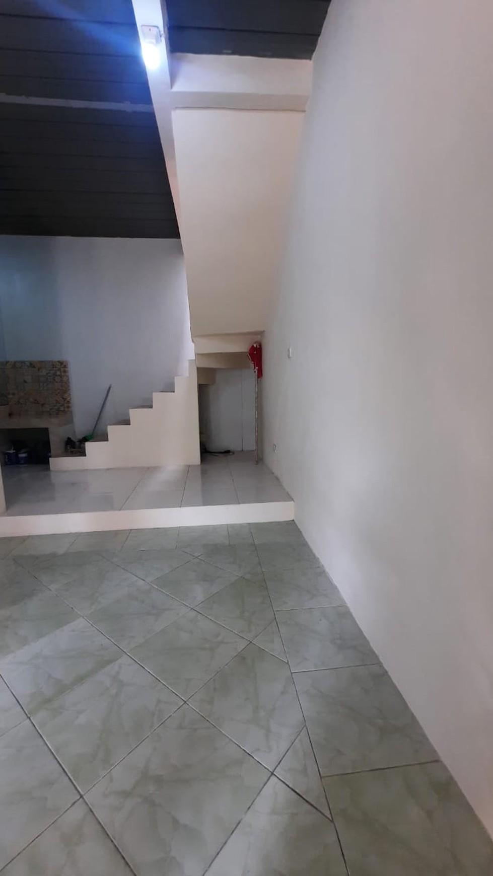 Rumah minimalis, 2 lantai, lokasi strategis di Bintaro