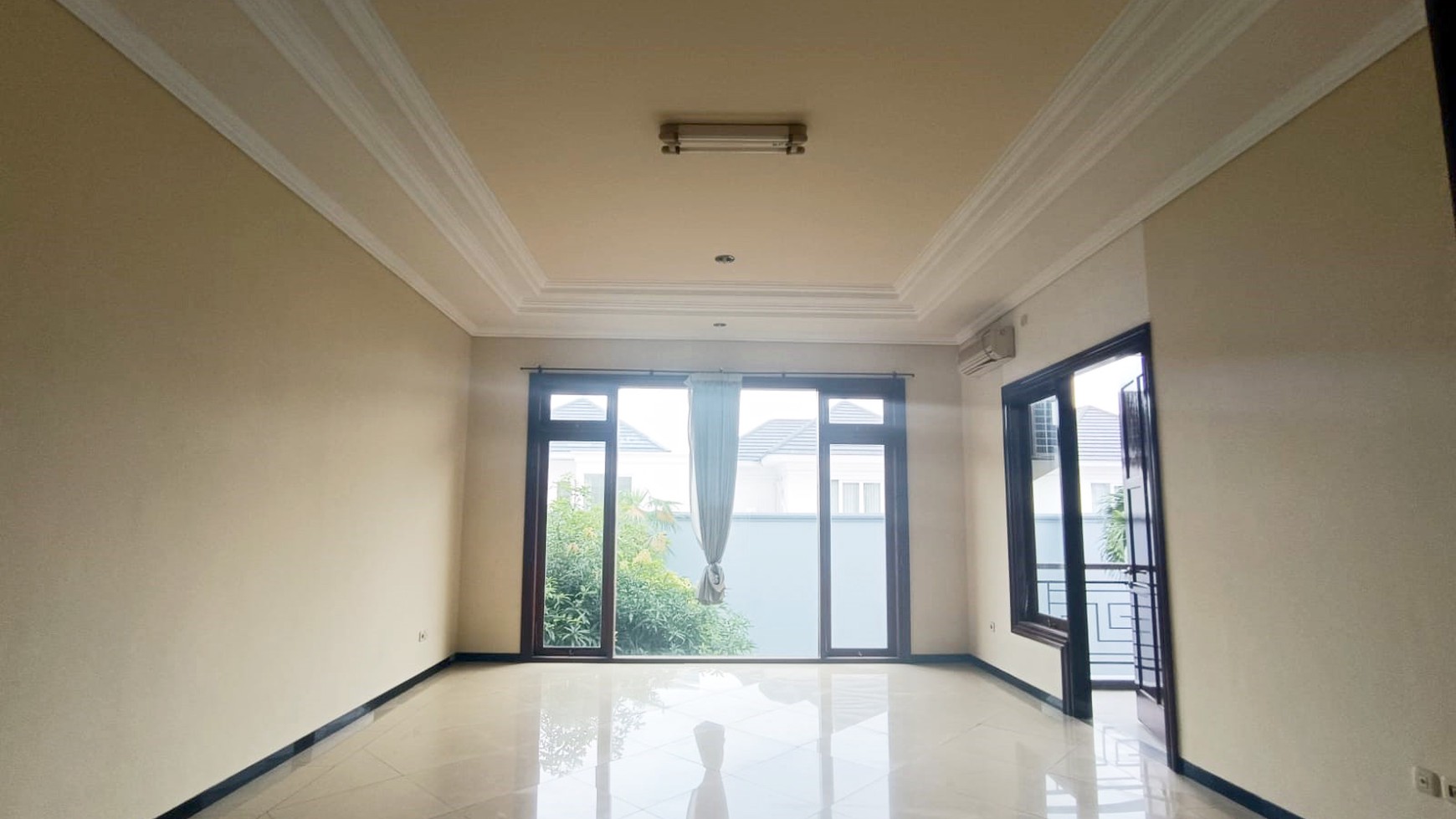 Rumah di Pakuwon Indah Villa Bukit Regency Surabaya Barat, 2 Lantai, Mewah, Siap Huni