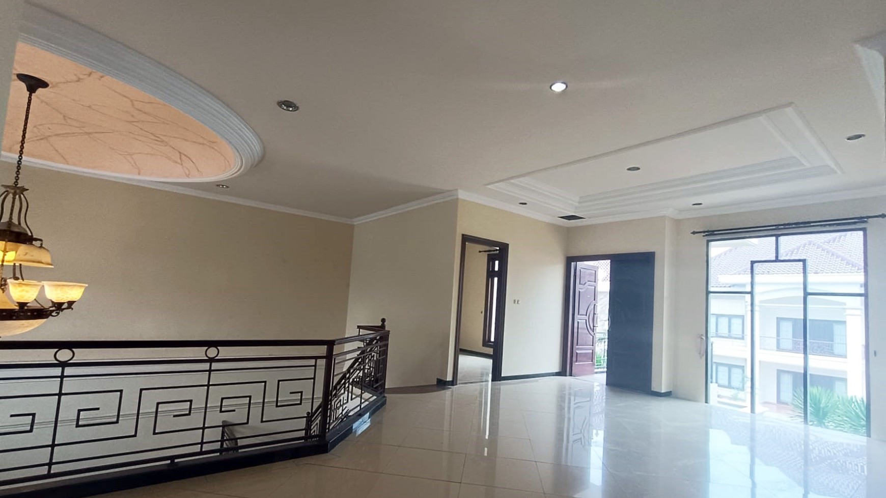 Rumah di Pakuwon Indah Villa Bukit Regency Surabaya Barat, 2 Lantai, Mewah, Siap Huni