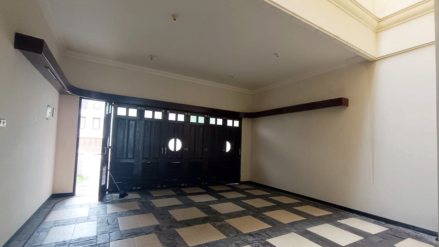 Rumah di Pakuwon Indah Villa Bukit Regency Surabaya Barat, 2 Lantai, Mewah, Siap Huni