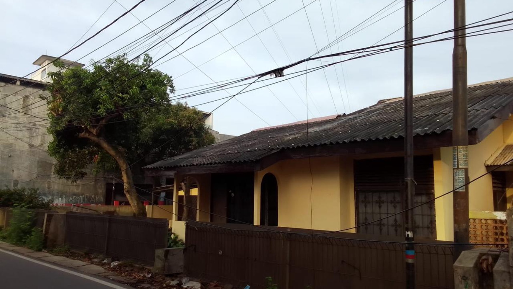 Rumah Murah Pinggir Jalan Hitung Tanah dan Lokasi Strategis @Ciputat