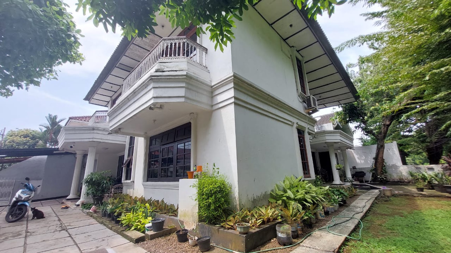 Rumah Asri, halaman luas di Bintaro Sektor 2