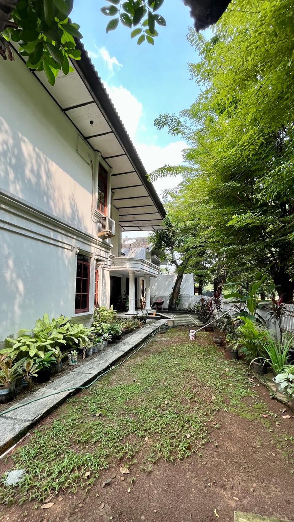 Rumah Asri, halaman luas di Bintaro Sektor 2