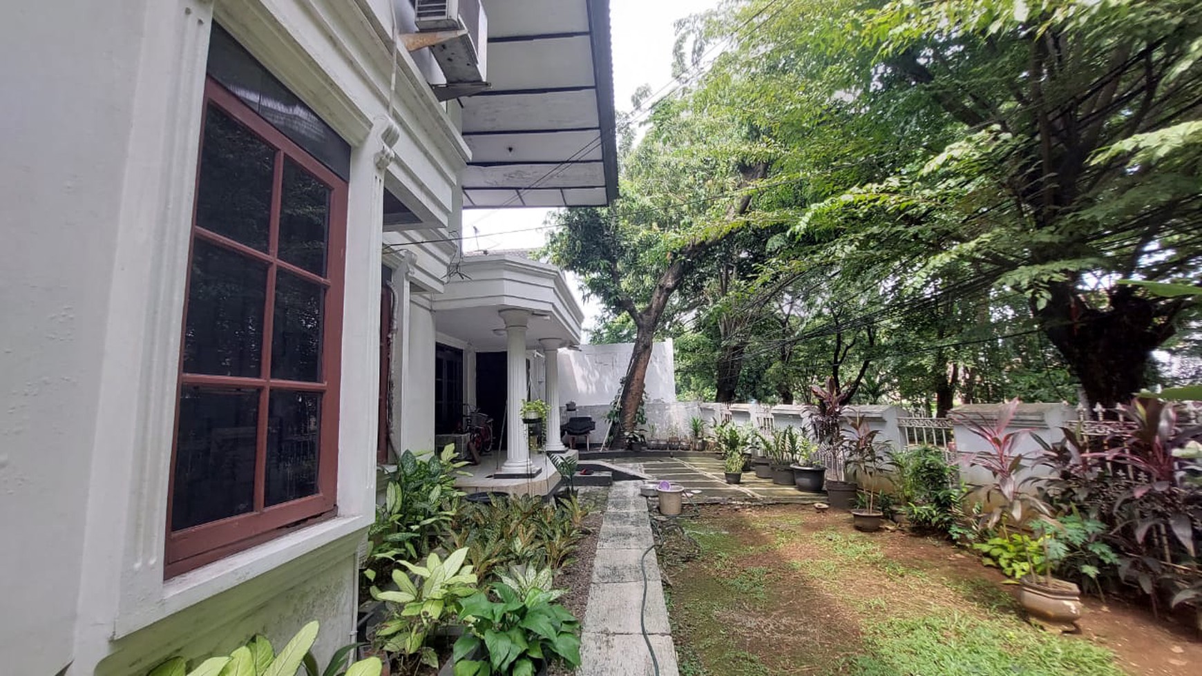 Rumah Asri, halaman luas di Bintaro Sektor 2