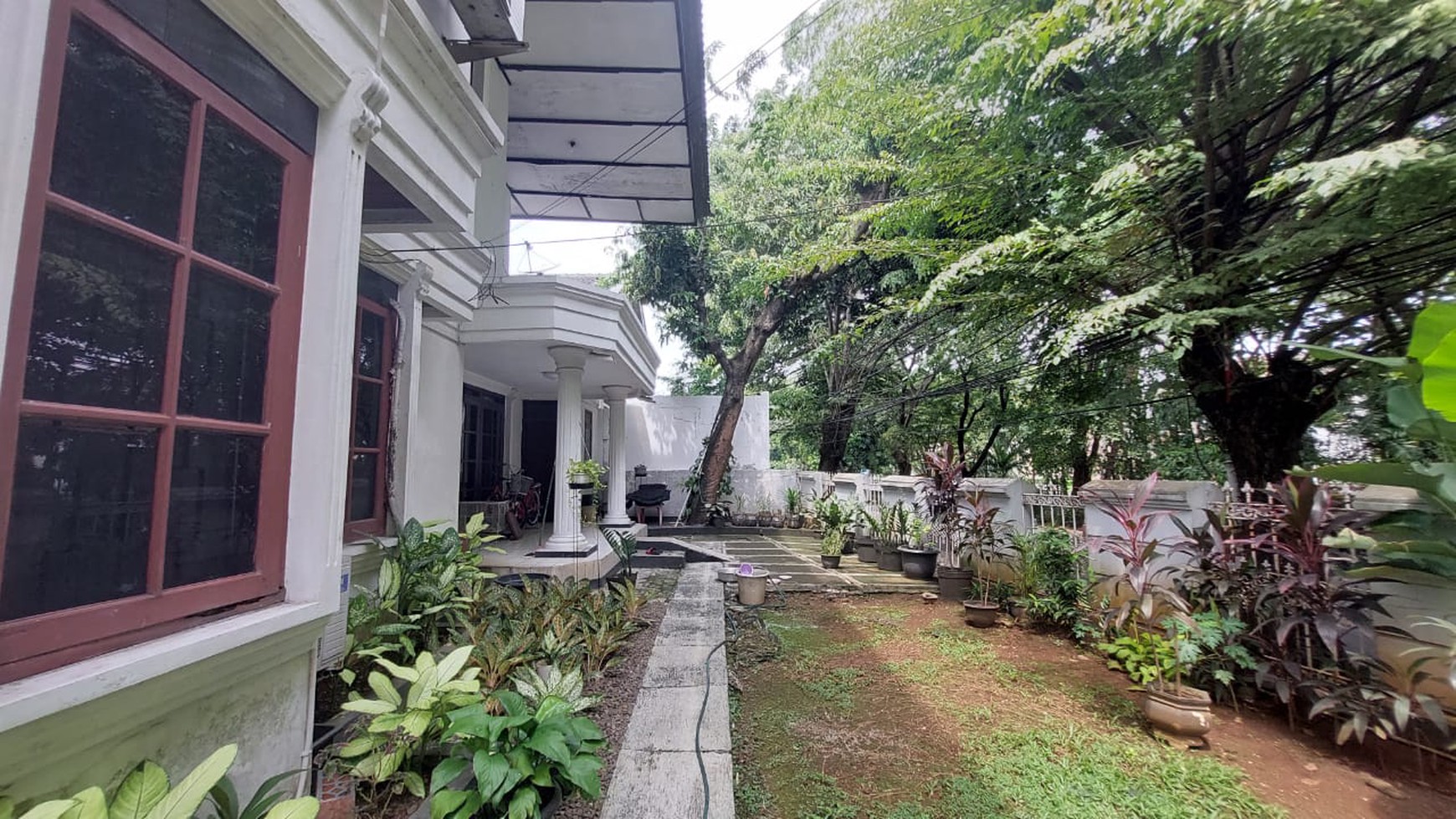 Rumah Asri, halaman luas di Bintaro Sektor 2