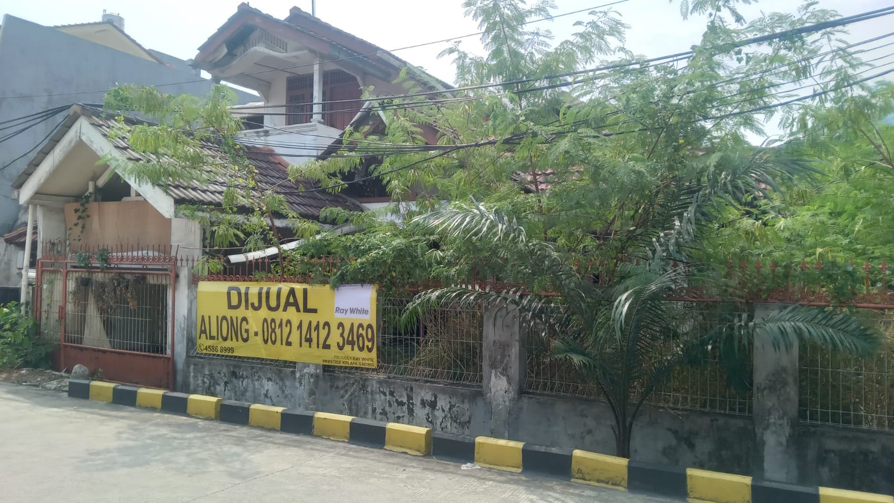 Rumah Tua Hoek Hitung Tanah di Puspa Gading Kelapa Gading Jakarta Utara