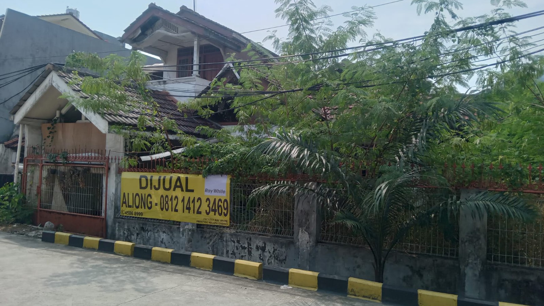 Rumah Tua Hoek Hitung Tanah di Puspa Gading Kelapa Gading Jakarta Utara