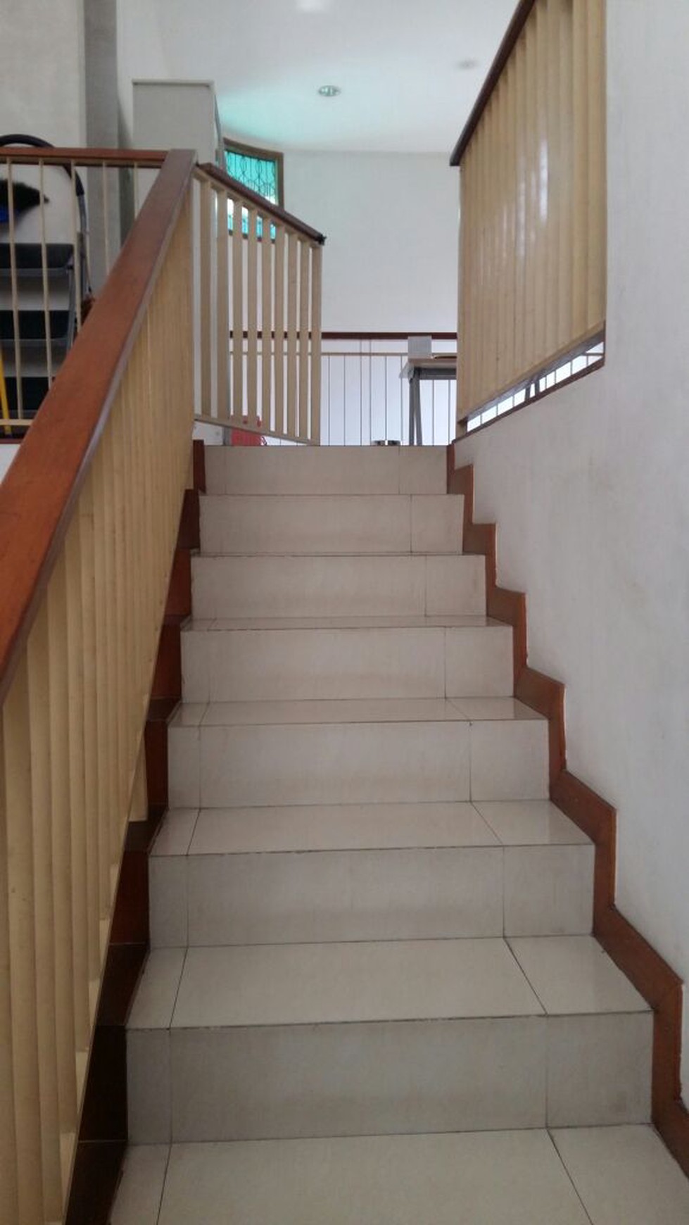 Rumah Murah, Siap Huni, Depan Taman, Dalam  cluster Exclusive,  di Bintaro sektor 7.